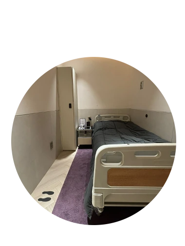 Кровать отдельной палаты Suite room на 4 этаже